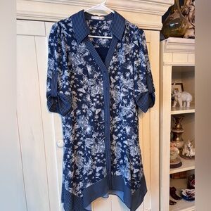NWT- Alice + Olivia Connor Roll Handkerchief Shirtdress Size s/p Blue + White